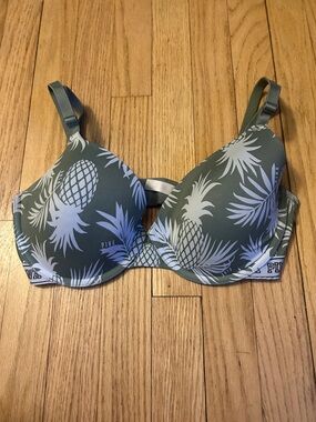 PINK Victoria's Secret Olive Green Pineapple Print T-Shirt lightly lined Bra